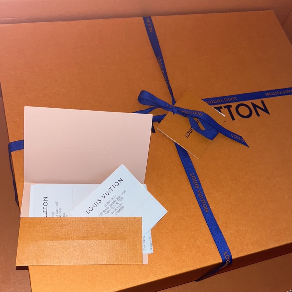 Louis Vuitton Montsouris PM - Picture 8 of 8